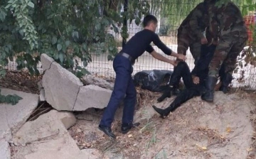 В Ташкенте спасли упавшего в канал мужчину
