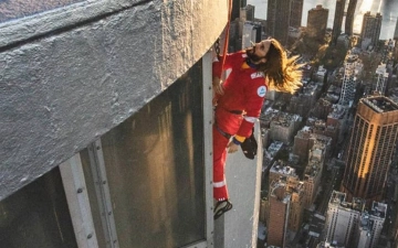 Джаред Лето первым в истории забрался на Empire State Building 