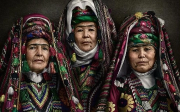 Любимый фотограф принцессы Дианы снял серию снимков каракалпакских и узбекских женщин