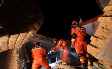 В Китае произошло сильное землетрясение, погибли более 110 человек