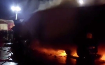 В Самарканде столкнулись и загорелись два грузовика 