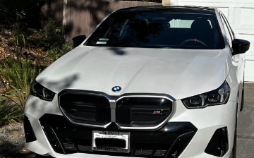 В сети показали живые фото серийной BMW i5 M60