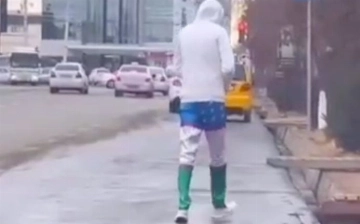 В Узбекистане заметили мужчину в штанах с изображением флага страны