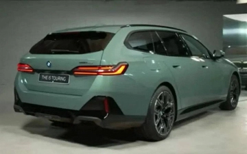 В сети показали универсал BMW i5 Touring на живых фото