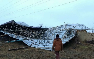 Сильный ветер оставил без света свыше 130 тысяч жителей Самарканда и Джизака