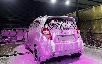 Автоэксперт рассказал, как вымыть машину на «самомойке» и не испортить кузов