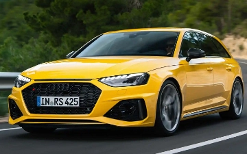 Audi презентовал универсал RS4 Avant, который разгоняется до 300 км/ч