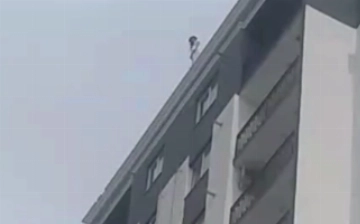 В Алмалыке девушка покончила с собой, сбросившись с крыши многоэтажки