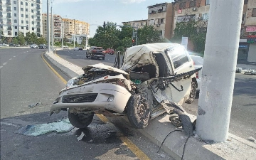 В Ташкенте 19-летний водитель Matiz врезался в бетонное ограждение: парня госпитализировали