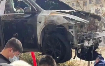 Новая Tesla Model Y сгорела на стоянке с личными вещами