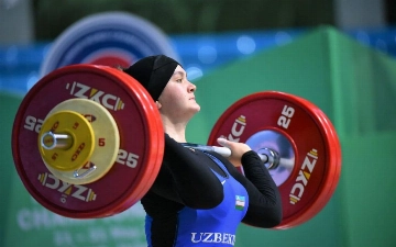 Узбекская тяжелоатлетка  Турсуной Жабборова заполучила путевку на Олимпиаду-2024