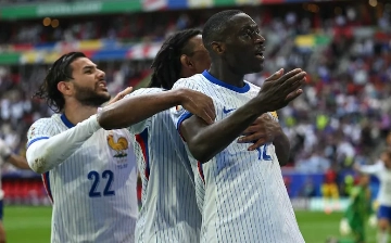 Франция победила Бельгию благодаря автоголу и вышла в четвертьфинал Евро