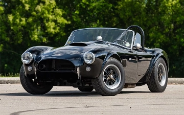 На аукционе продадут раритетный Shelby Cobra