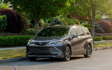 Новая Toyota Sienna сможет позвонить владельцу, если он забудет детей в машине