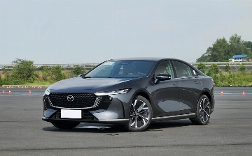 В сети появились живые фото новой Mazda EZ-6