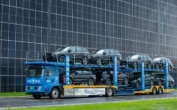 BMW Brilliance начал использовать грузовики на водороде для перевозки машин