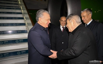 Shavkat Mirziyoyev Bokuga yetib bordi