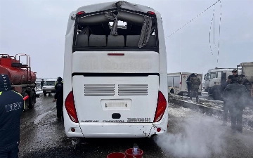 В Самарканде туристический автобус столкнулся с Cobalt, есть погибший