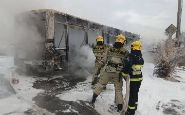 В Ташкенте полностью сгорел автобус