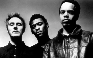 Massive Attack отправила в космос кавер на культовую песню «Гражданской Обороны» «Все идет по плану»