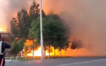 Navoiydagi savdo majmualarining birida yong‘in sodir bo‘ldi