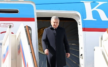 Shavkat Mirziyoyev amaliy tashrif bilan Moskvaga yetib bordi