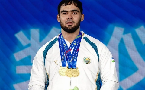 Узбекский тяжелоатлет Акбар Джураев стал абсолютным чемпионом Азии