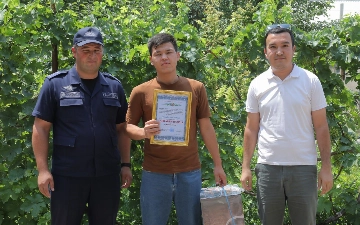 Toshkent viloyatida hojatxonaga tushib ketgan yosh bola qo‘shnisi tomonidan qutqarildi
