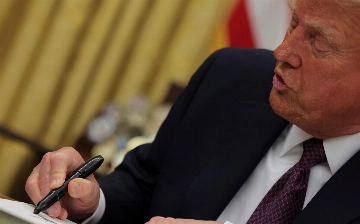 Трамп подписал указы об импортных пошлинах в отношении десятков стран