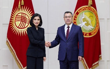 Садыр Жапаров торжественно принял Саиду Мирзиёеву в Бишкеке