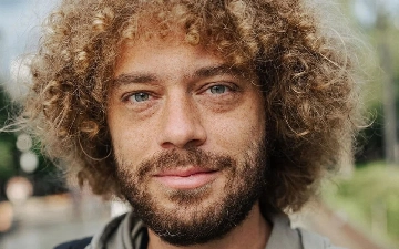 «Меньше людей, меньше одежды, больше природы»