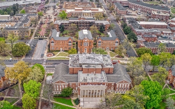 В США суд признал незаконной блокировку грантов для Гарварда