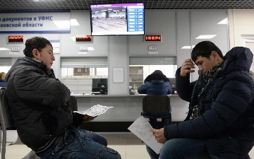 В России предложили выдавать мигрантам личные SIM-карты при въезде в страну