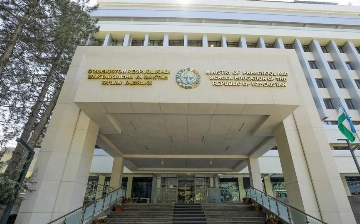 В Узбекистане сотрудник Минобразования предлагал за интим должность директора школы