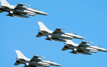 Польша сбила несколько российских дронов, назвав нарушение воздушного пространства «актом агрессии»