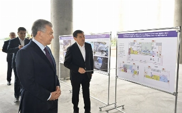 Shavkat Mirziyoyev Namangan aeroportidagi qurilish ishlari bilan tanishdi
