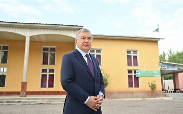 Шавкат Мирзиёев посетил махаллю с тяжелыми условиями в Наманганской области