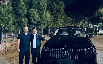 Воспитанники главного тренера сборной Узбекистана по боксу Тулкина Киличева подарили ему Mercedes