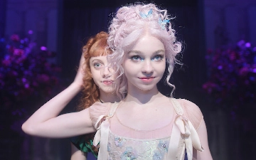 Звезды «Уэнсдэй» исполнили свой фирменный танец на концерте Лели Гаги