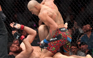 UFC 320: Перейра нокаутировал Анкалаева в первом раунде