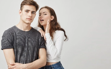 Ученые выяснили: сплетни укрепляют отношения