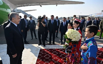 Как Шавката Мирзиёева встретили в Душанбе