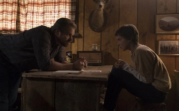 «Очень странные дела»: Милли Бобби Браун обвинила Дэвида Харбора в издевательствах