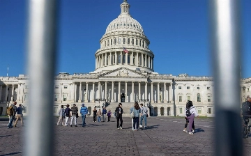 Сенат США принял законопроект, позволяющий прекратить самый продолжительный шатдаун