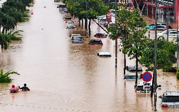 Число жертв наводнений во Вьетнаме увеличилось до 90