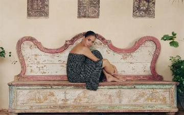 Меган Маркл обвиняют в незаконном присвоении нарядов после фотосессий