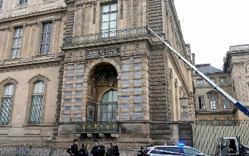 BFMTV: Из Лувра украли более 8 тысяч бриллиантов и 200 жемчужин