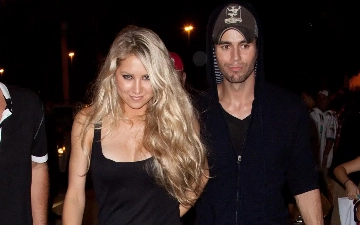 Анна Курникова показала всех своих детей в первом семейном фото после рождения четвертого ребенка