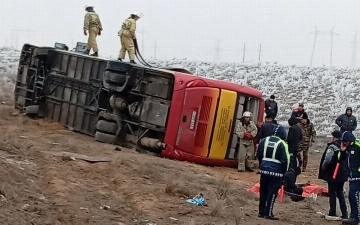 В Навои опрокинулся автобус с 47 пассажирами, есть погибшие и пострадавшие