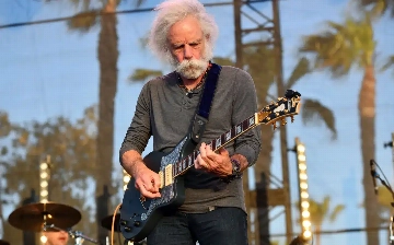 Ушел из жизни Боб Вейр, сооснователь легендарной группы Grateful Dead